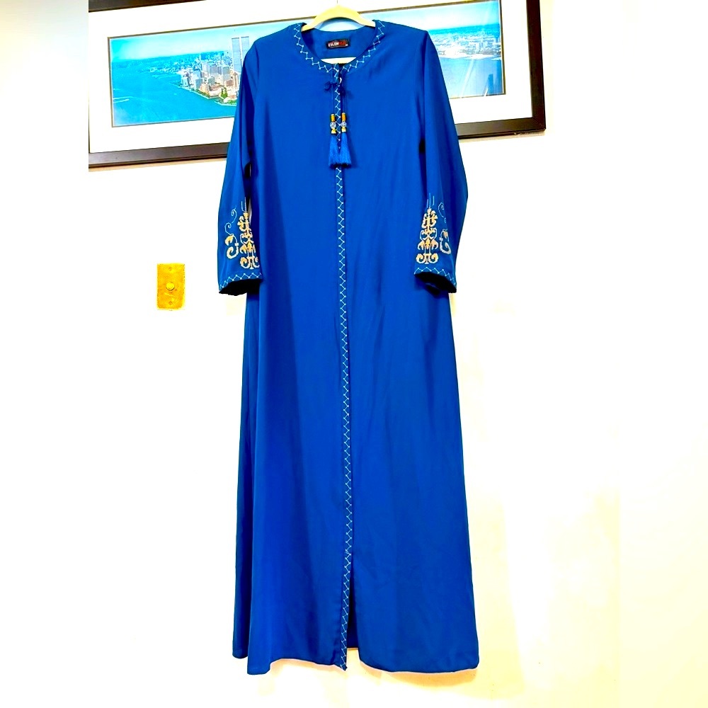 Elegant Blue Embroidered long sleeves zip front Dress size L
